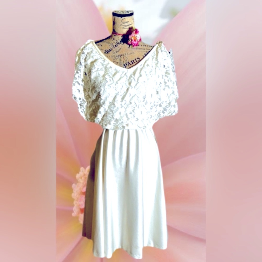 Vintage Cream Lace Bodice V-Neck Midi Dress
